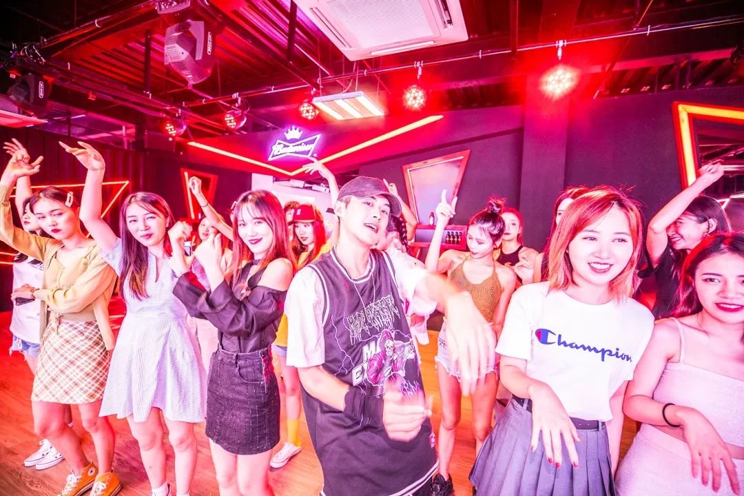 報告:我想去百威中國那個啤酒展覽館打卡品美酒佳肴|國潮范這么閃 - 第20張 - 會展活動策劃CCASY.COM 報告:我想去百威中國那個啤酒展覽館打卡品美酒佳肴|國潮范這么閃 - 第20張