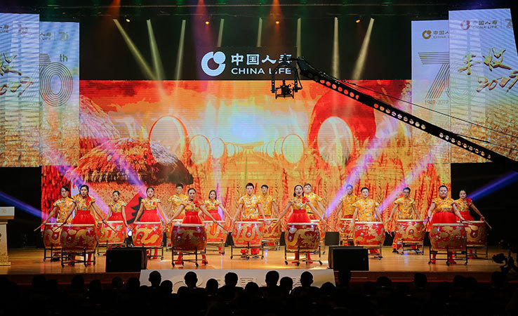 中國人壽的年會策劃了一個誓師環(huán)節(jié)，個個都是壯志豪情