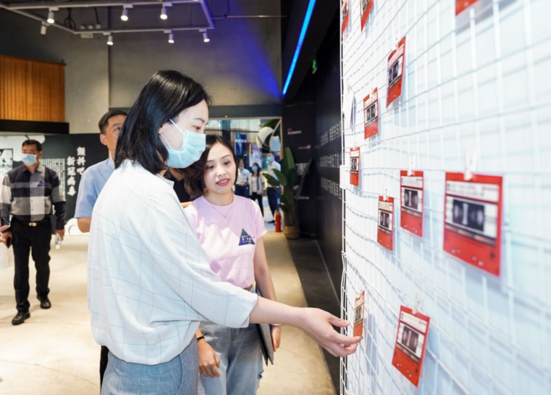 抗疫主題會展活動帶著溫暖人心的瞬間致敬英雄們 - 第21張 - 會展活動策劃CCASY.COM 抗疫主題會展活動帶著溫暖人心的瞬間致敬英雄們 - 第21張